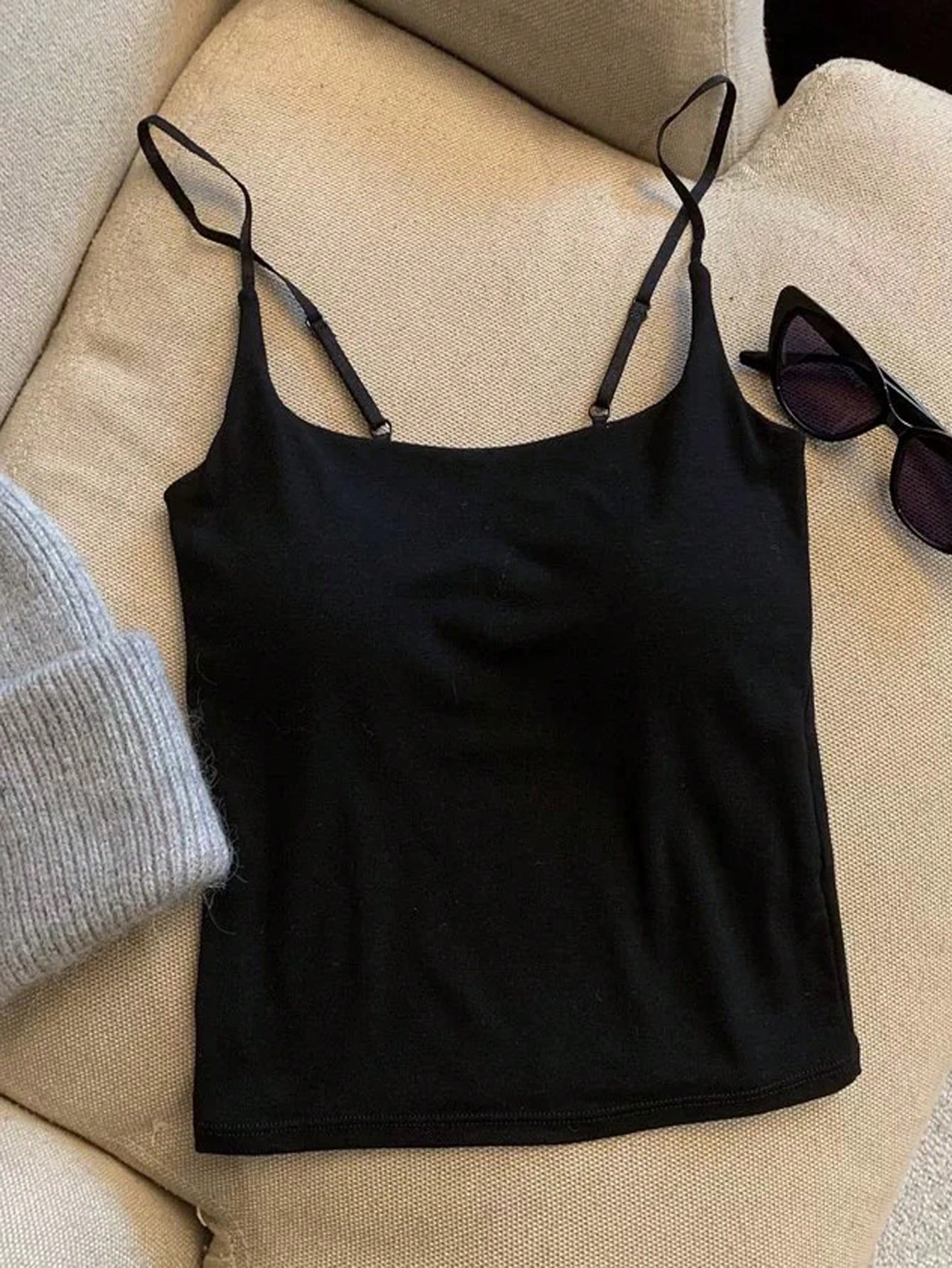 Blusa Regata Poliamida Alça Fina Regulável Gola Redonda Com bojo Basica Liso Tecido nada transparente
