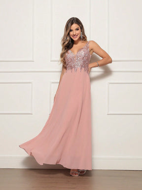 Vestido de festa com bordado acima da cintura