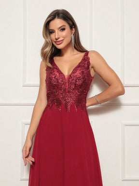 Vestido de festa com bordado acima da cintura