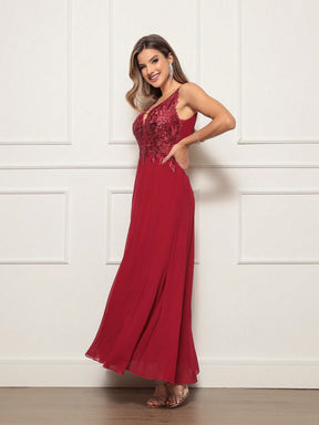 Vestido de festa com bordado acima da cintura
