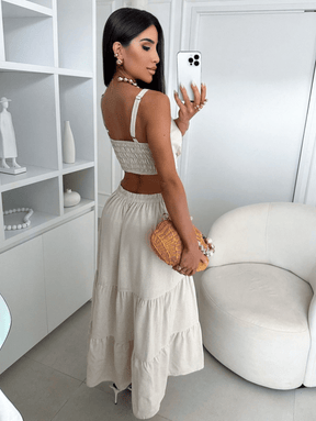 VESTIDO LONGO EM LINHO COM ALÇA REGULÁVEL. ELÁSTICO NAS COSTAS, CAIMENTO SOLTO.