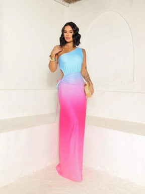 Vestido longo com detalhes de um ombro vazada e degrade.
