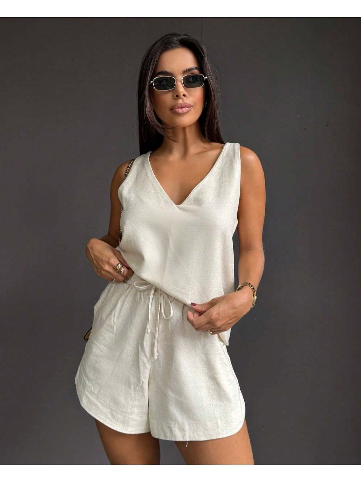 Conjunto Feminino Shorts cintura alta com elastano e Blusa Solta Elegante lisa com tecido tipo linho