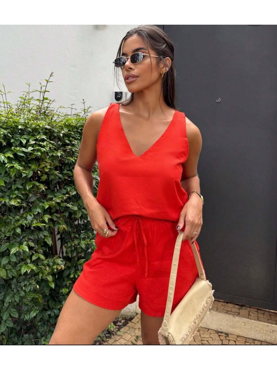 Conjunto Feminino Shorts cintura alta com elastano e Blusa Solta Elegante lisa com tecido tipo linho
